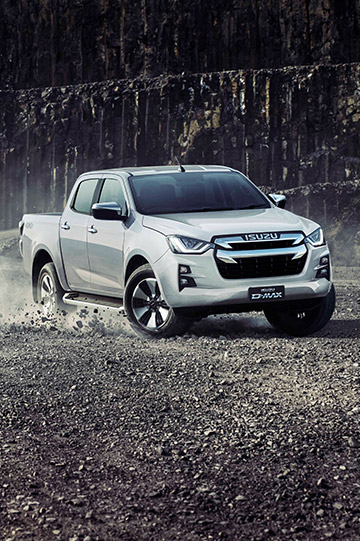 Isuzu D-MAX skids on sand dune
